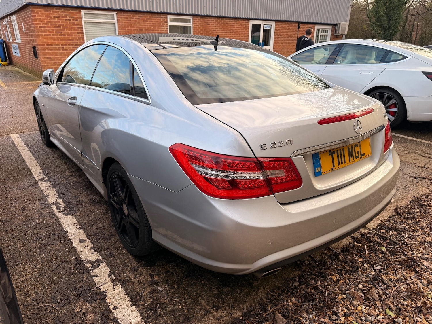 Used Mercedes-Benz E Class 2011 for sale - 76952286: Photo 3