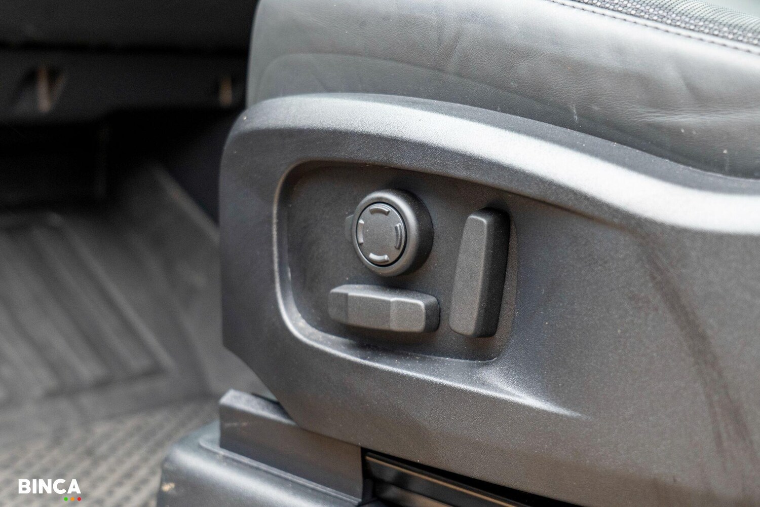 Used Land Rover Defender 2024 for sale - 77853580: Photo 11