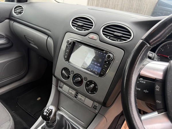 Used Ford Focus 2010 for sale - 75697393: Photo 11