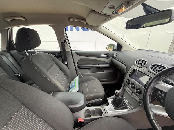 Used Ford Focus 2010 for sale - 75697393: Photo 13