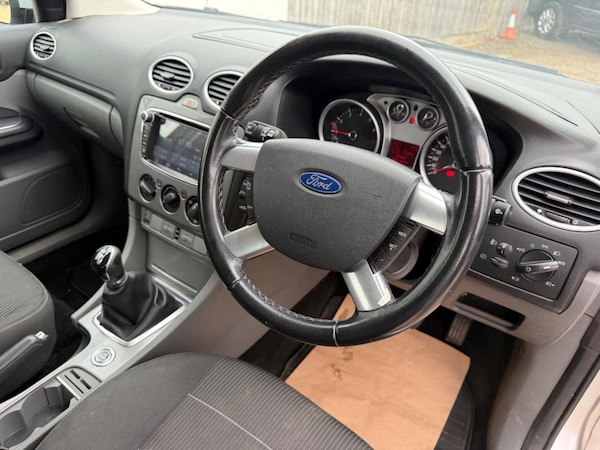 Used Ford Focus 2010 for sale - 75697393: Photo 21
