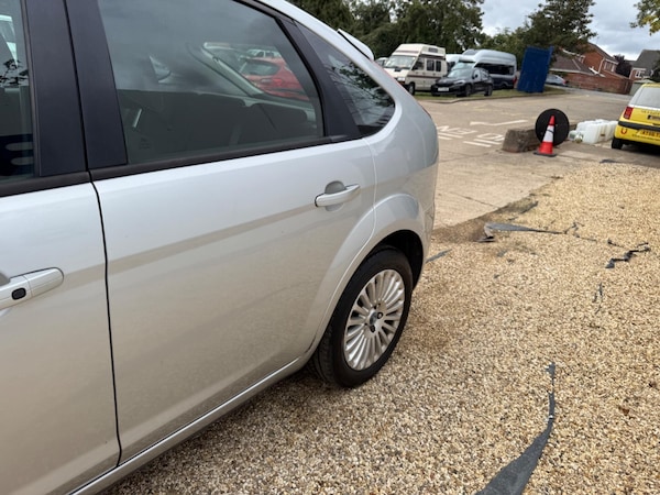 Used Ford Focus 2010 for sale - 75697393: Photo 23