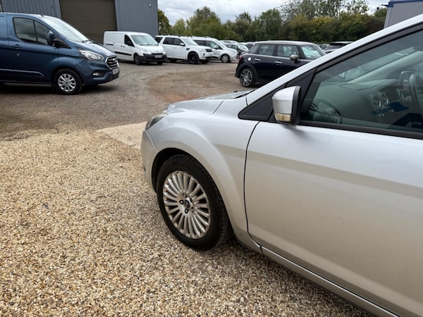 Used Ford Focus 2010 for sale - 75697393: Photo 24