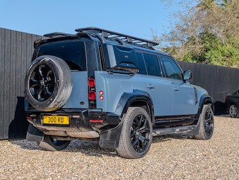 Used Land Rover Defender 110 2022 for sale - 77769275: Photo