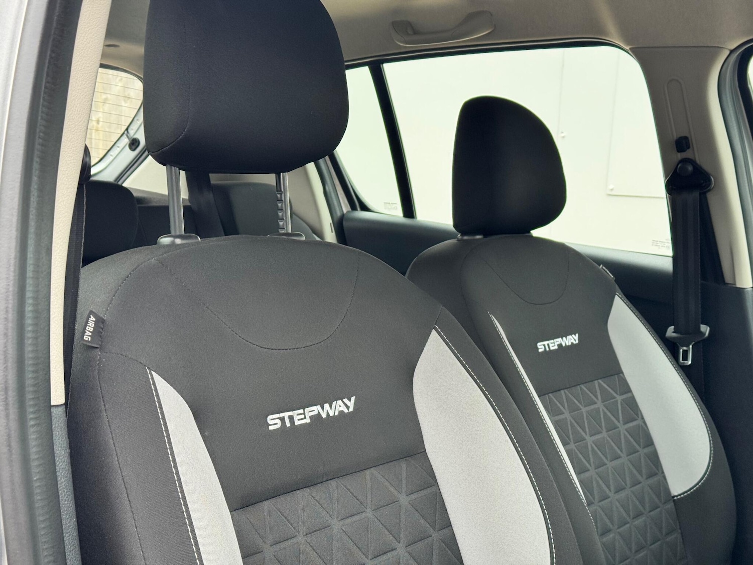 Used Dacia Sandero Stepway 2016 for sale - 76260594: Photo 18