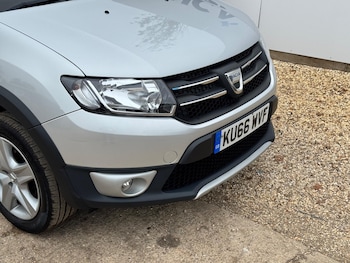 Used Dacia Sandero Stepway 2016 for sale - 76260594: Photo