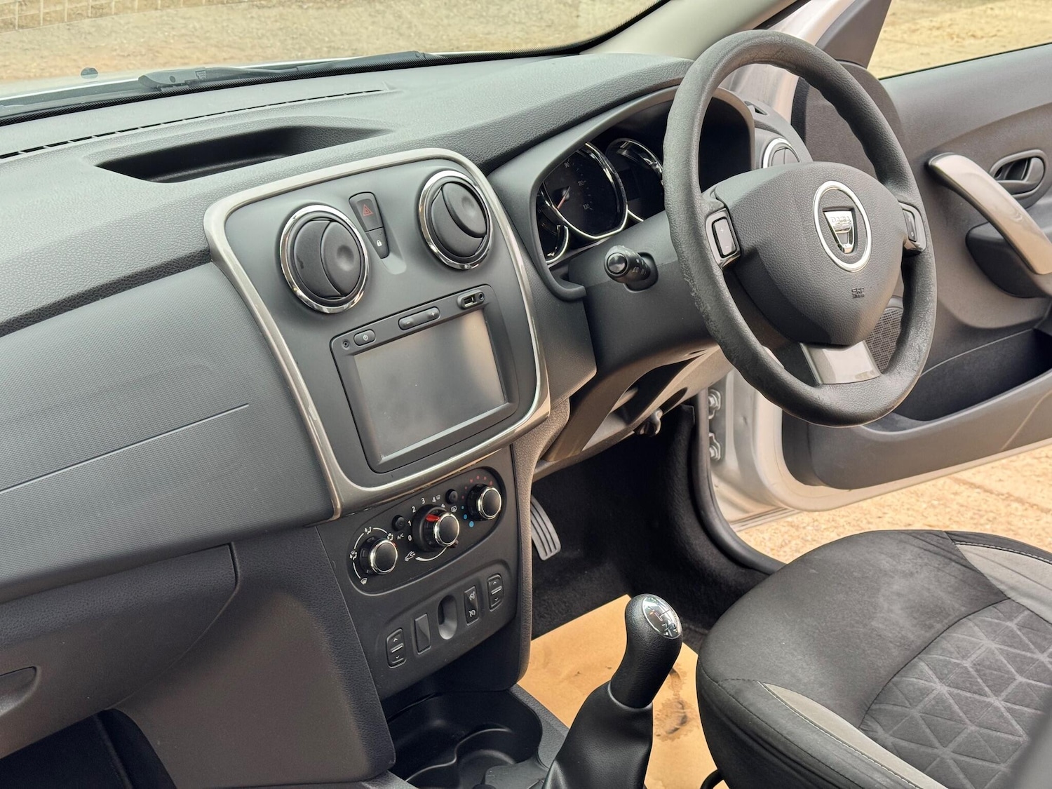 Used Dacia Sandero Stepway 2016 for sale - 76260594: Photo 40