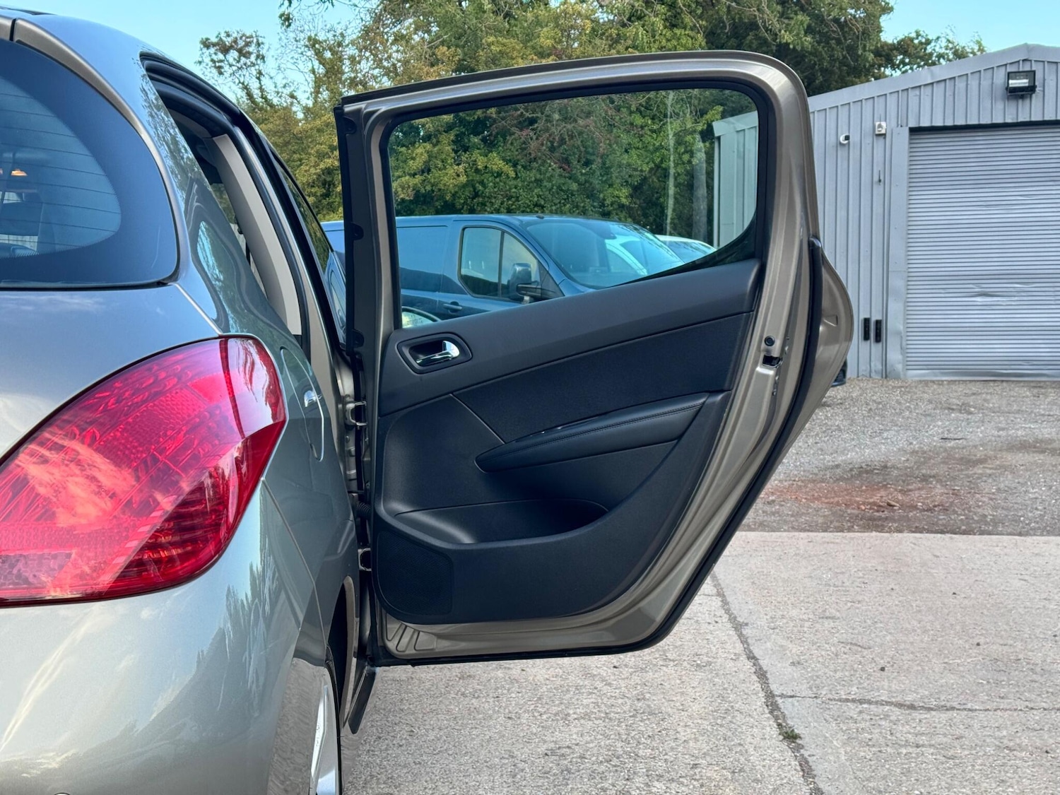 Used Peugeot 308 2013 for sale - 76988855: Photo 24