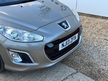 Used Peugeot 308 2013 for sale - 76988855: Photo