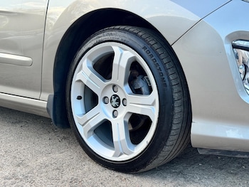 Used Peugeot 308 2013 for sale - 76988855: Photo