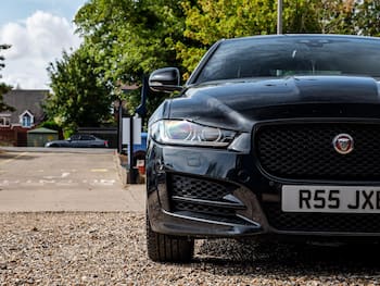 Used Jaguar XE 2017 for sale - 79413037: Photo