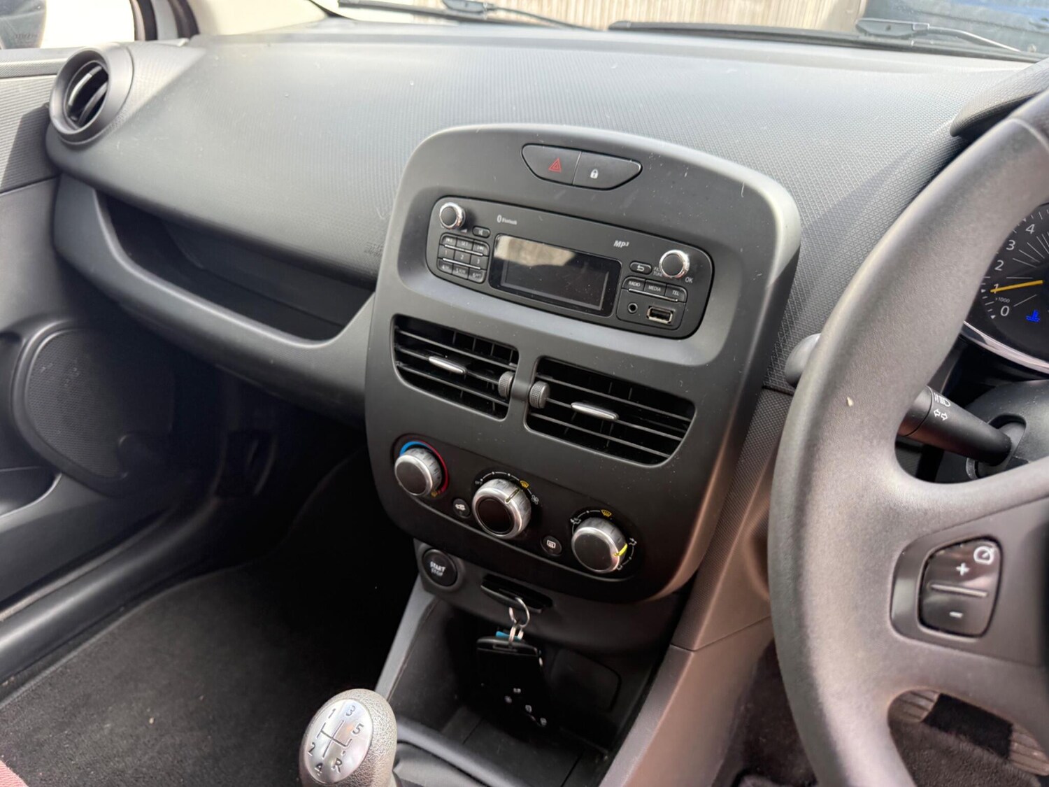 Used Renault Clio for sale - 77722834: Photo 23