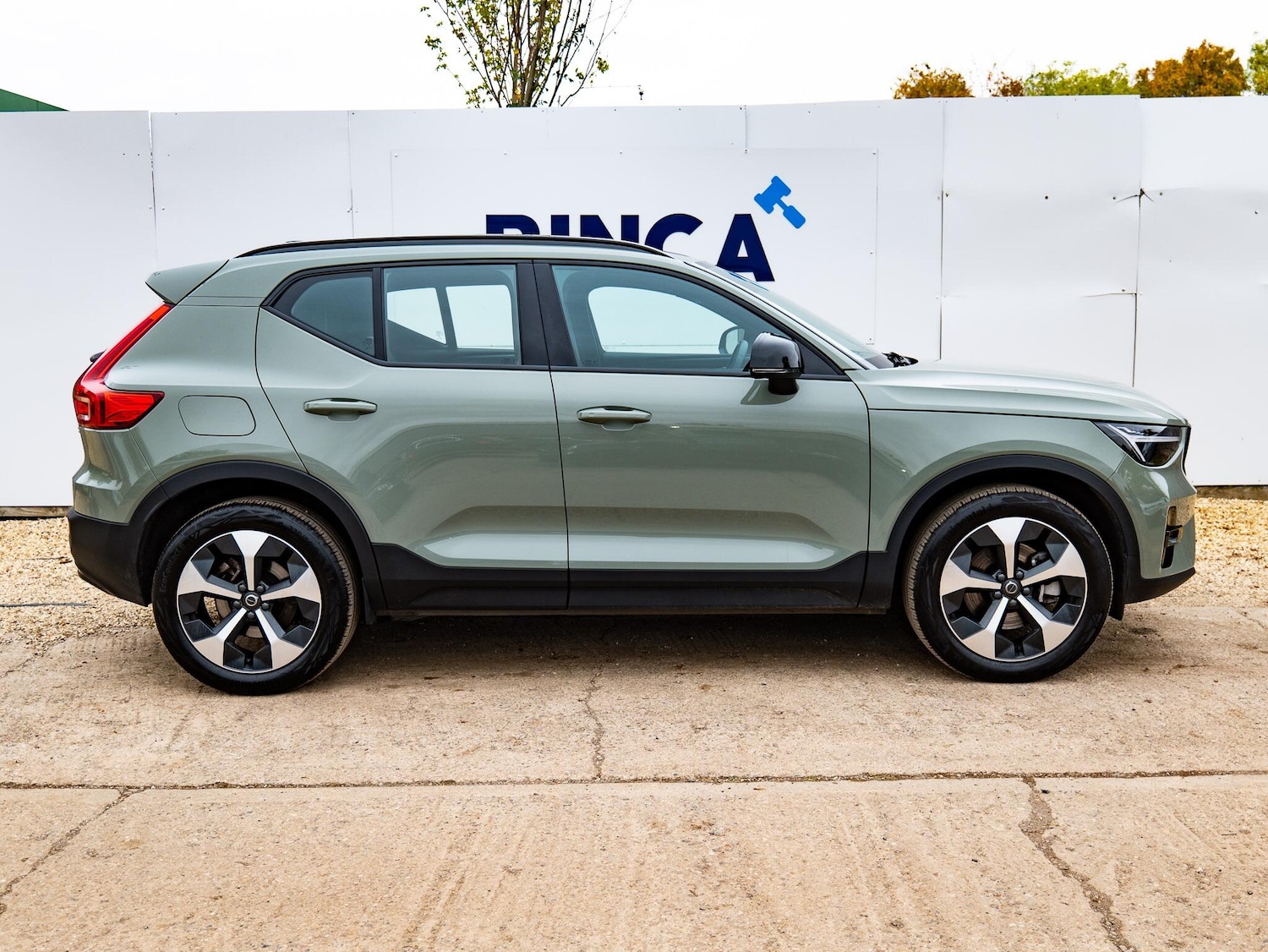 Used Volvo XC40 2024 for sale - 76270519: Photo 2