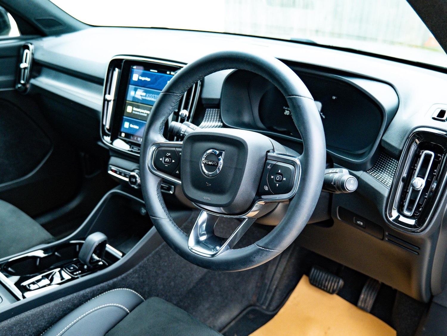 Used Volvo XC40 2024 for sale - 76270519: Photo 23