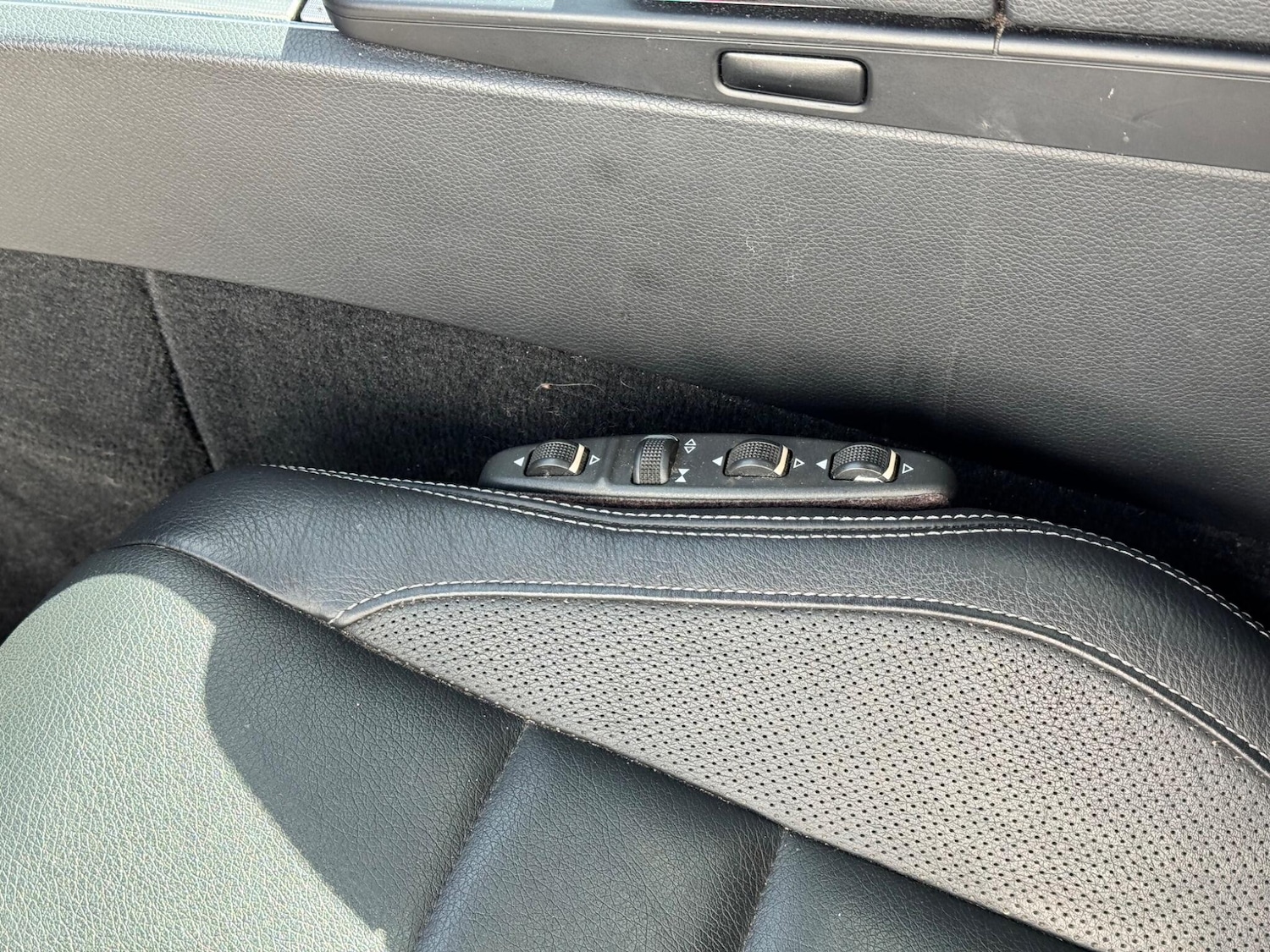 Used Mercedes-Benz E Class 2014 for sale - 75915860: Photo 43
