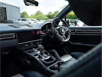 Used Porsche Cayenne 2018 for sale - 78809740: Photo