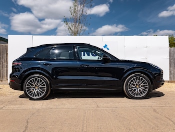 Used Porsche Cayenne 2018 for sale - 75540040: Photo