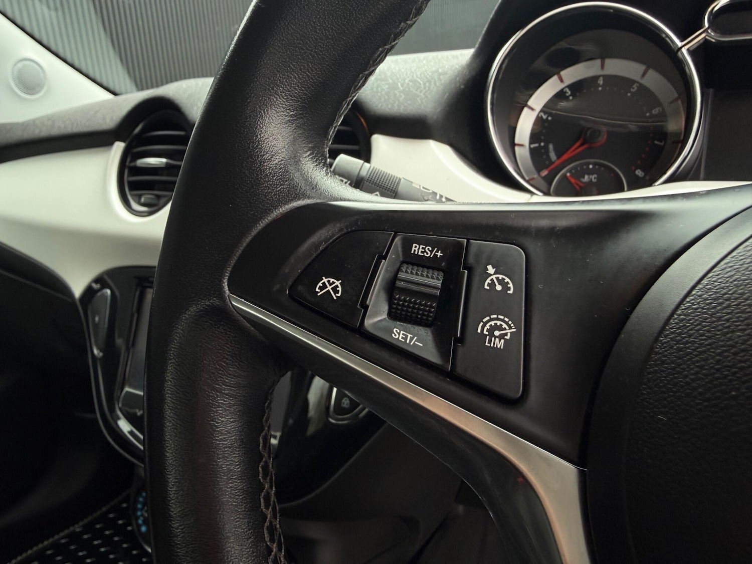 Used Vauxhall ADAM 2015 for sale - 77853537: Photo 18