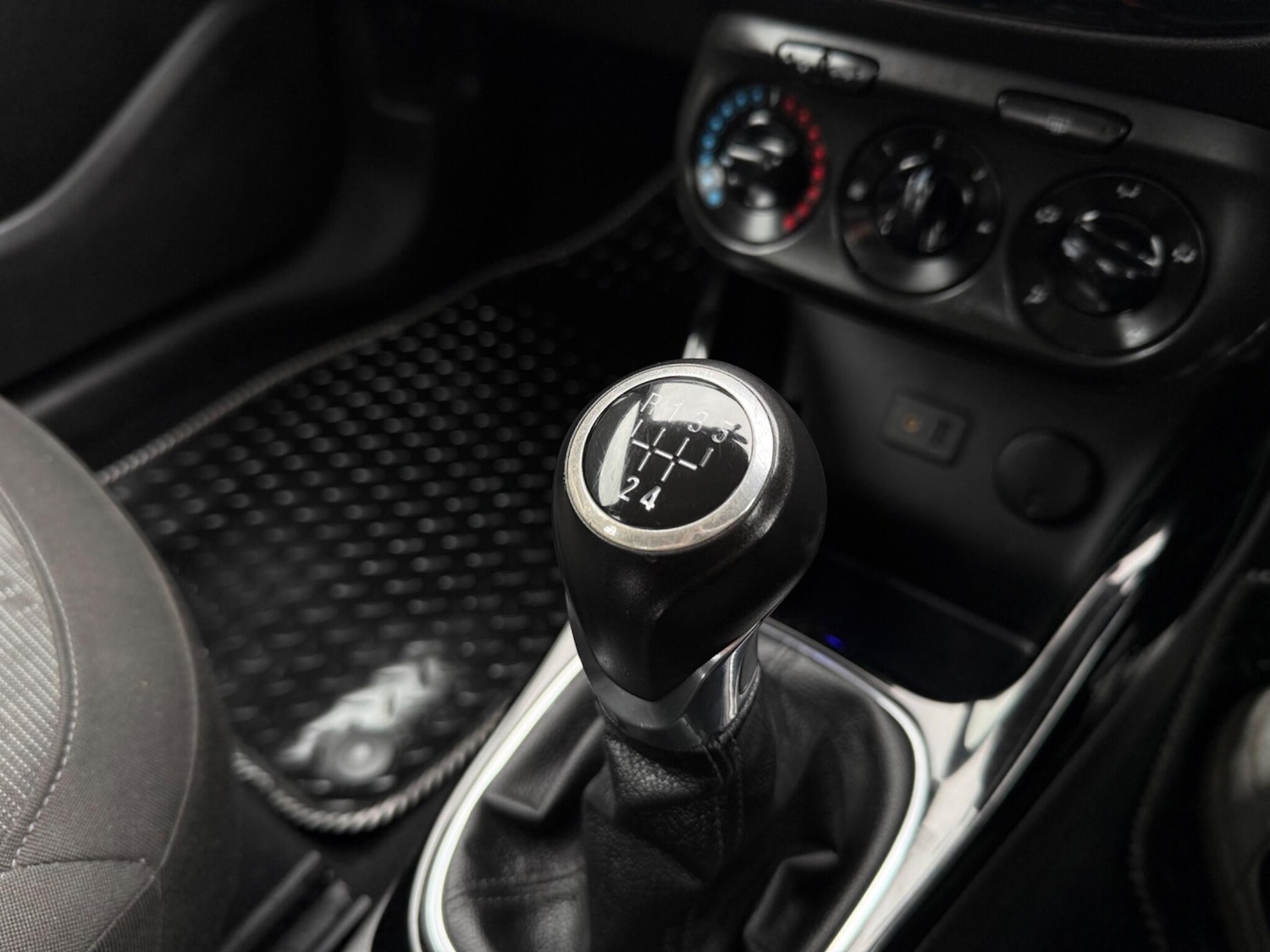 Used Vauxhall ADAM 2015 for sale - 77853537: Photo 22