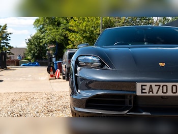 Used Porsche Taycan 2020 for sale - 79401578: Photo