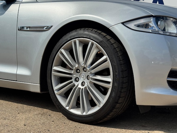 Used Jaguar XJ for sale - 75600065: Photo 4