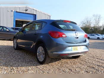 Used Vauxhall Astra 2013 for sale - 77670589: Photo
