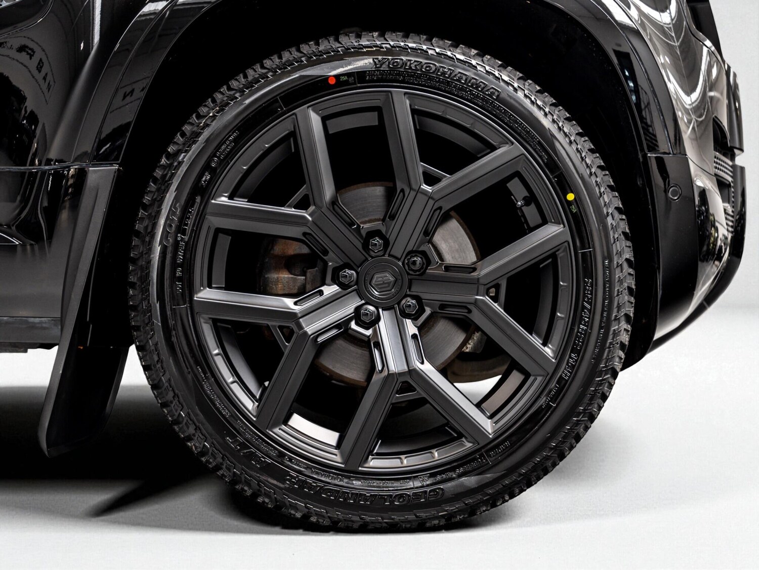 Used Land Rover Defender 2021 for sale - 76549200: Photo 11