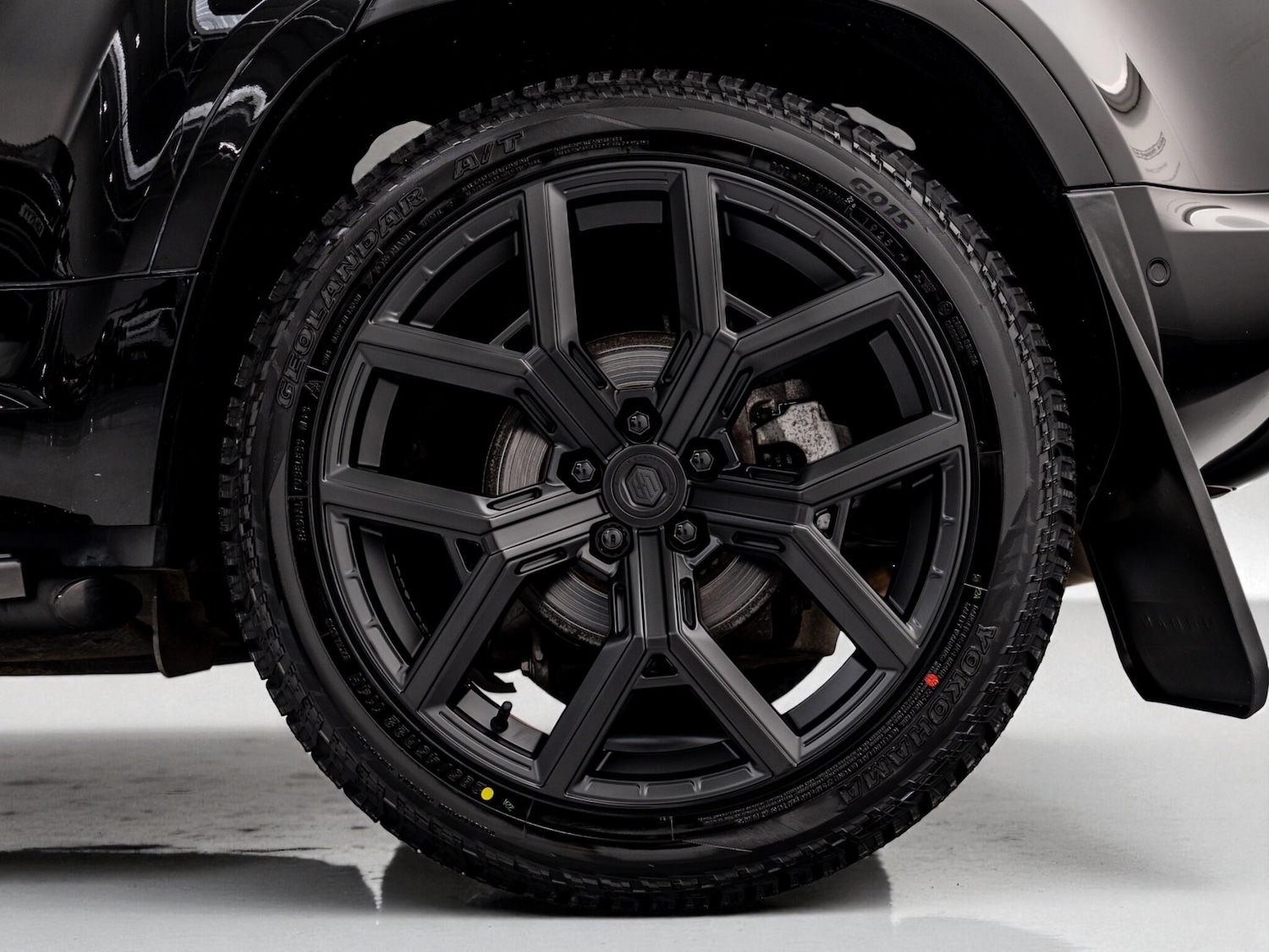 Used Land Rover Defender 2021 for sale - 76549200: Photo 13