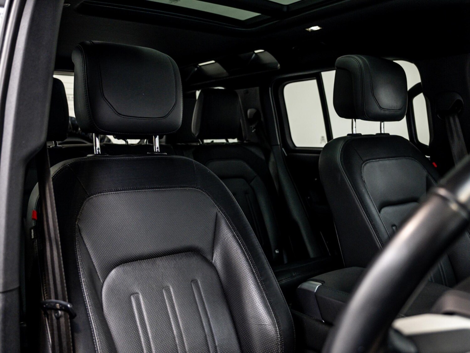 Used Land Rover Defender 2021 for sale - 76549200: Photo 22