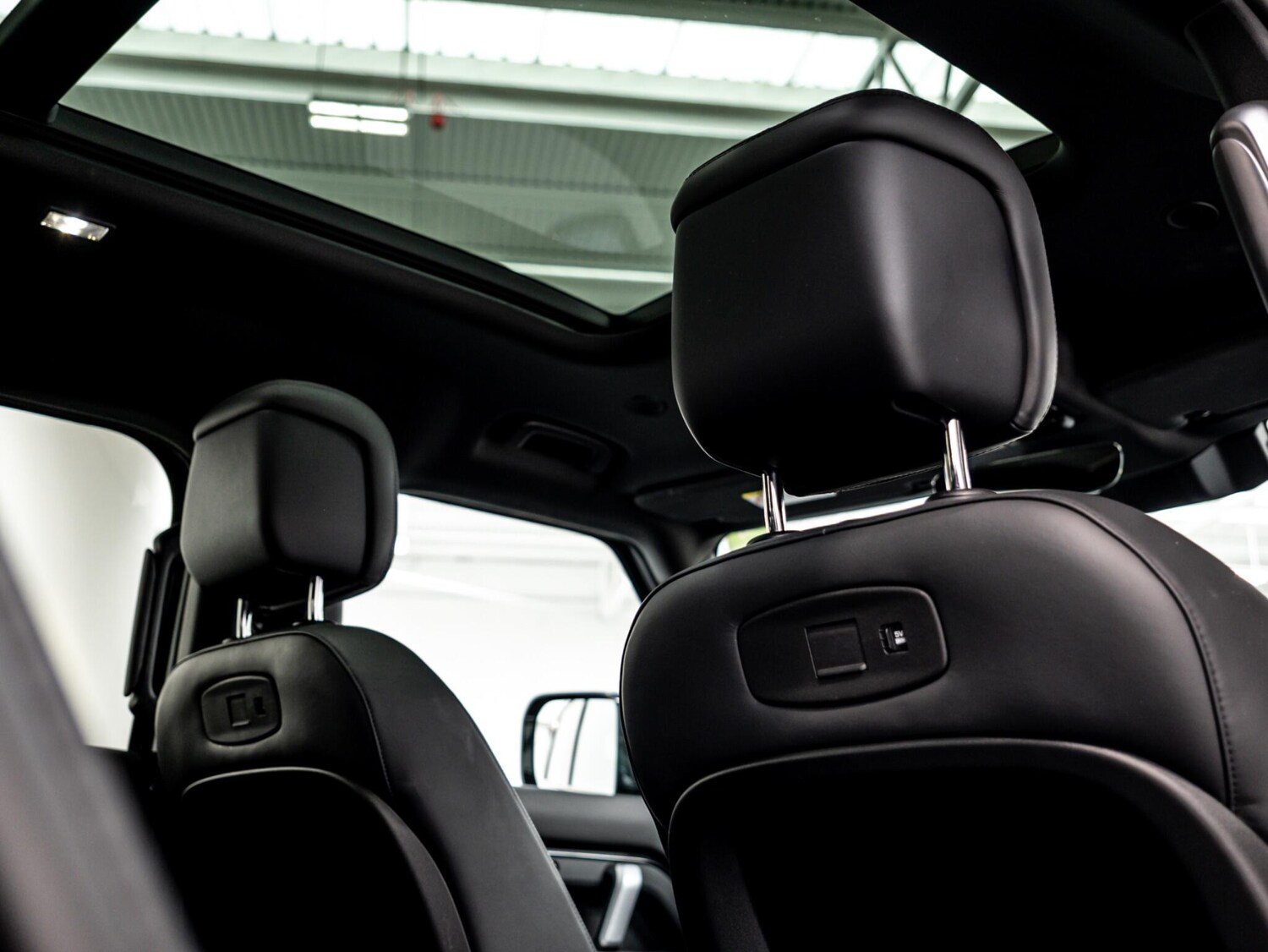 Used Land Rover Defender 2021 for sale - 76549200: Photo 26