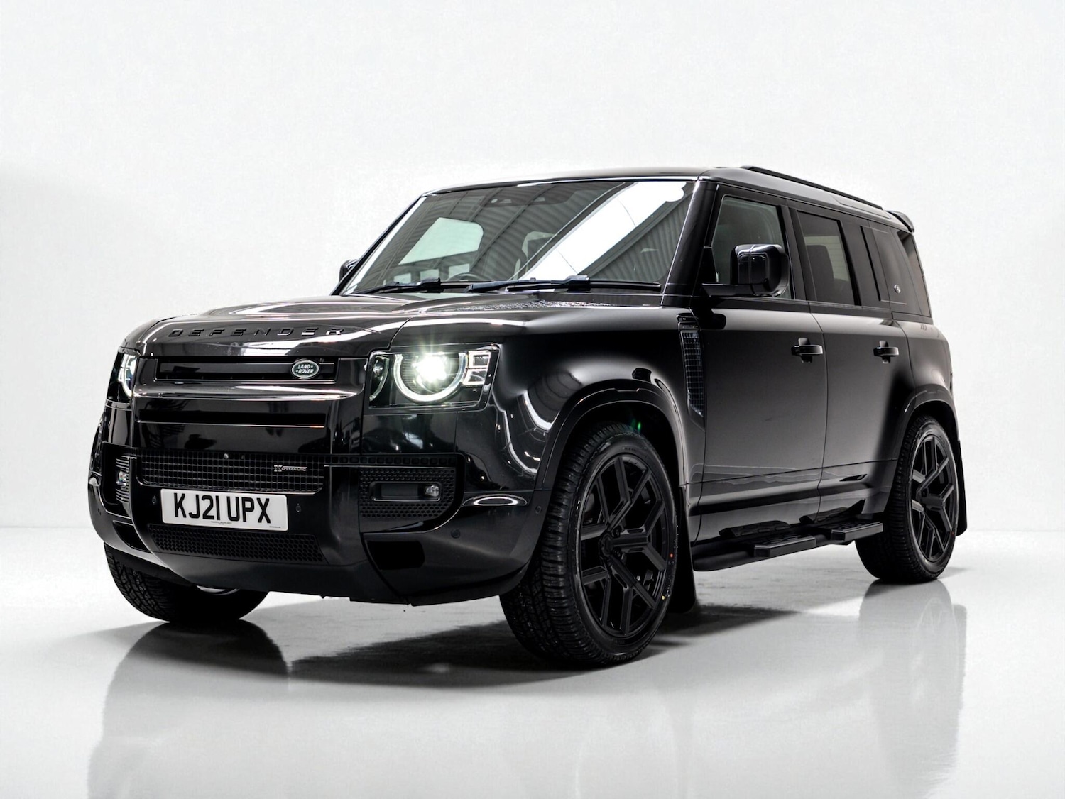 Used Land Rover Defender 2021 for sale - 76549200: Photo 3