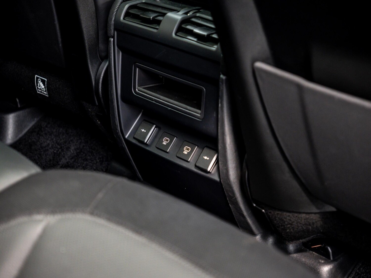 Used Land Rover Defender 2021 for sale - 76549200: Photo 30