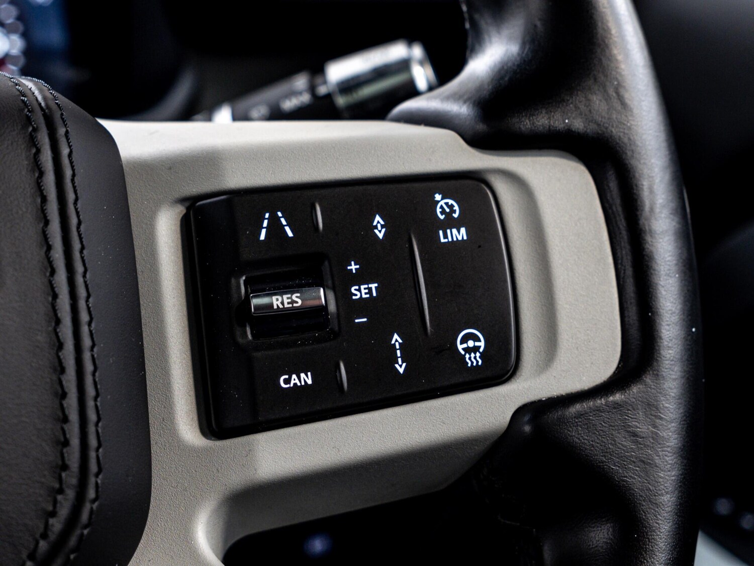 Used Land Rover Defender 2021 for sale - 76549200: Photo 32