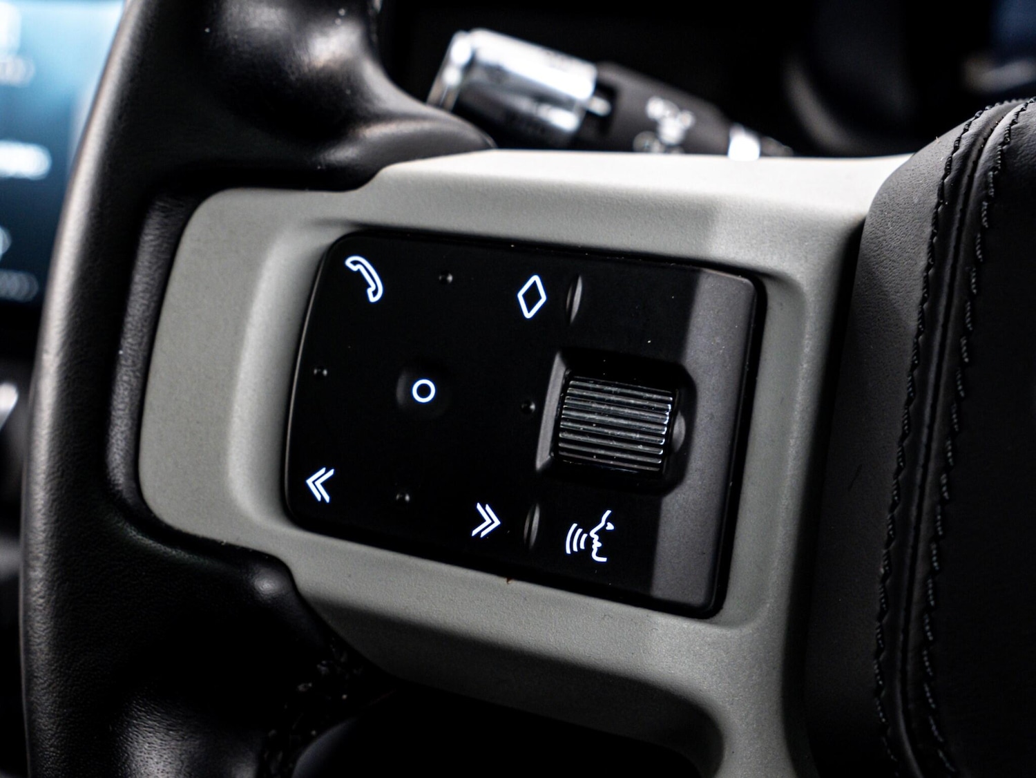 Used Land Rover Defender 2021 for sale - 76549200: Photo 33