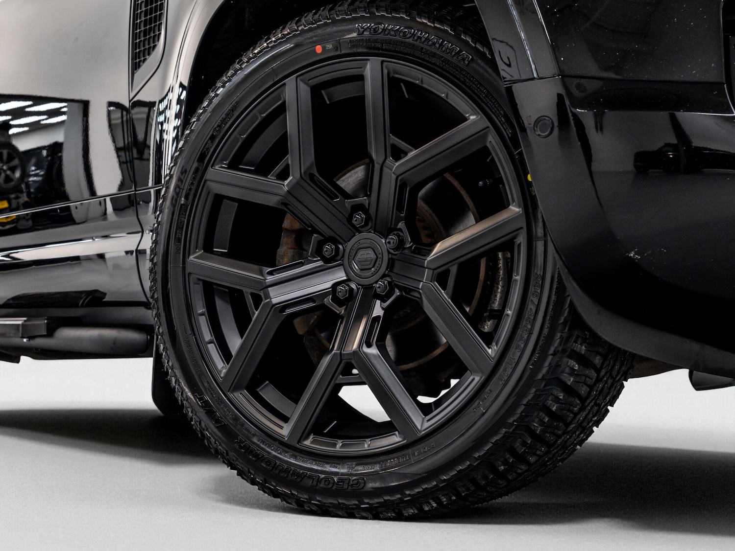 Used Land Rover Defender 2021 for sale - 76549200: Photo 9