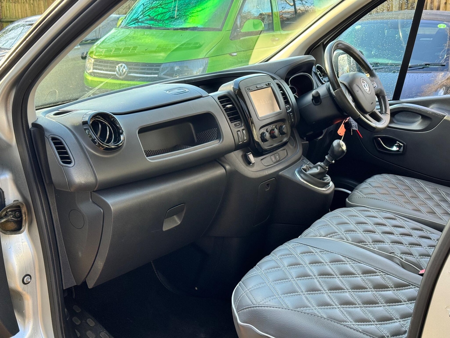 Used Vauxhall Vivaro 2017 for sale - 77230661: Photo 4