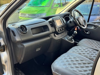 Used Vauxhall Vivaro 2017 for sale - 77230661: Photo