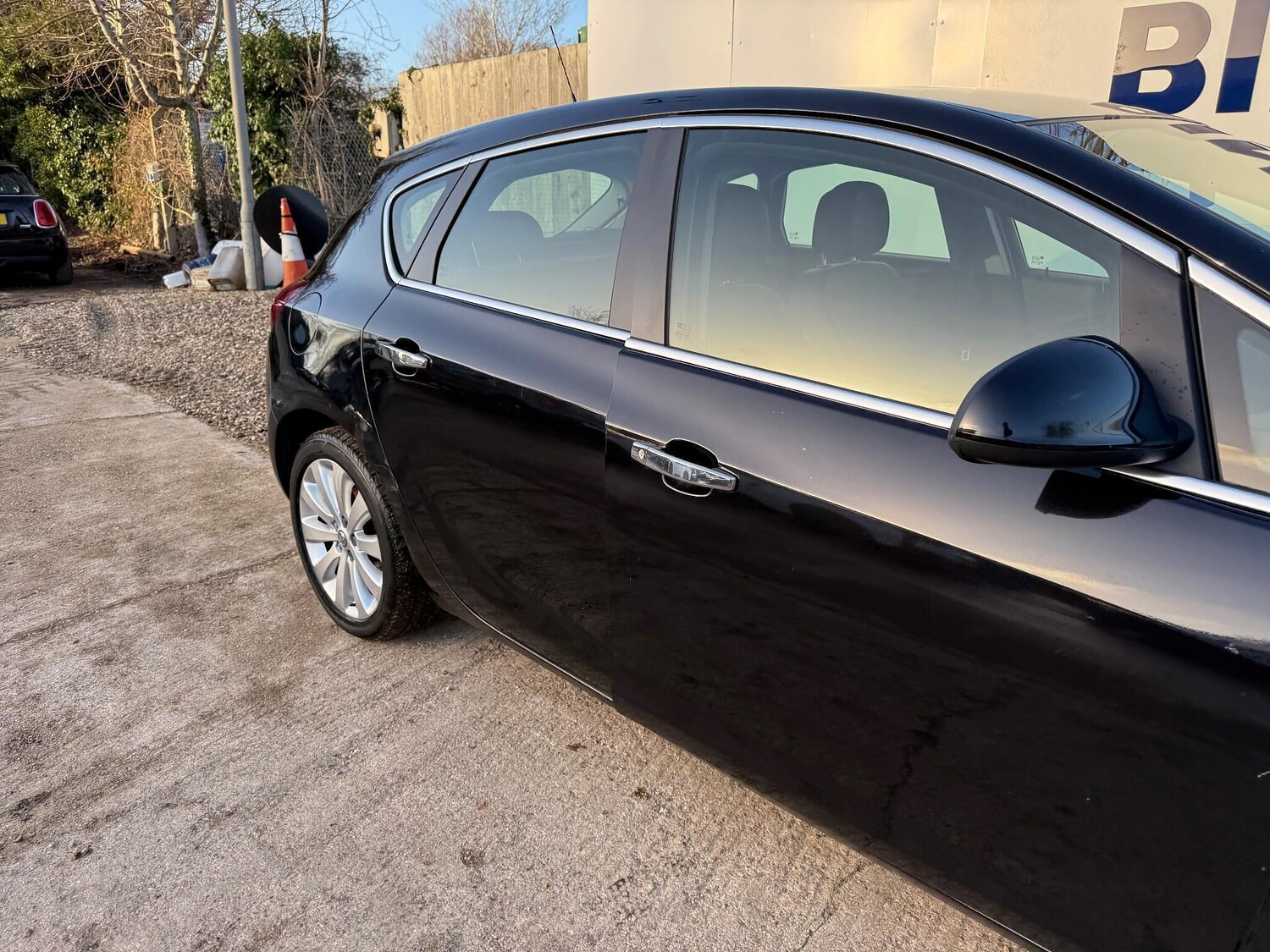 Used Vauxhall Astra 2010 for sale - 76753239: Photo 28