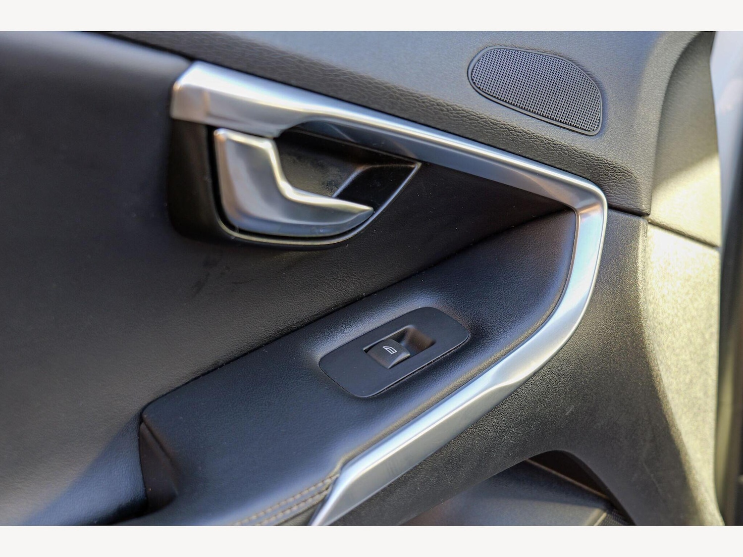 Used Volvo V40 2014 for sale - 77305539: Photo 10