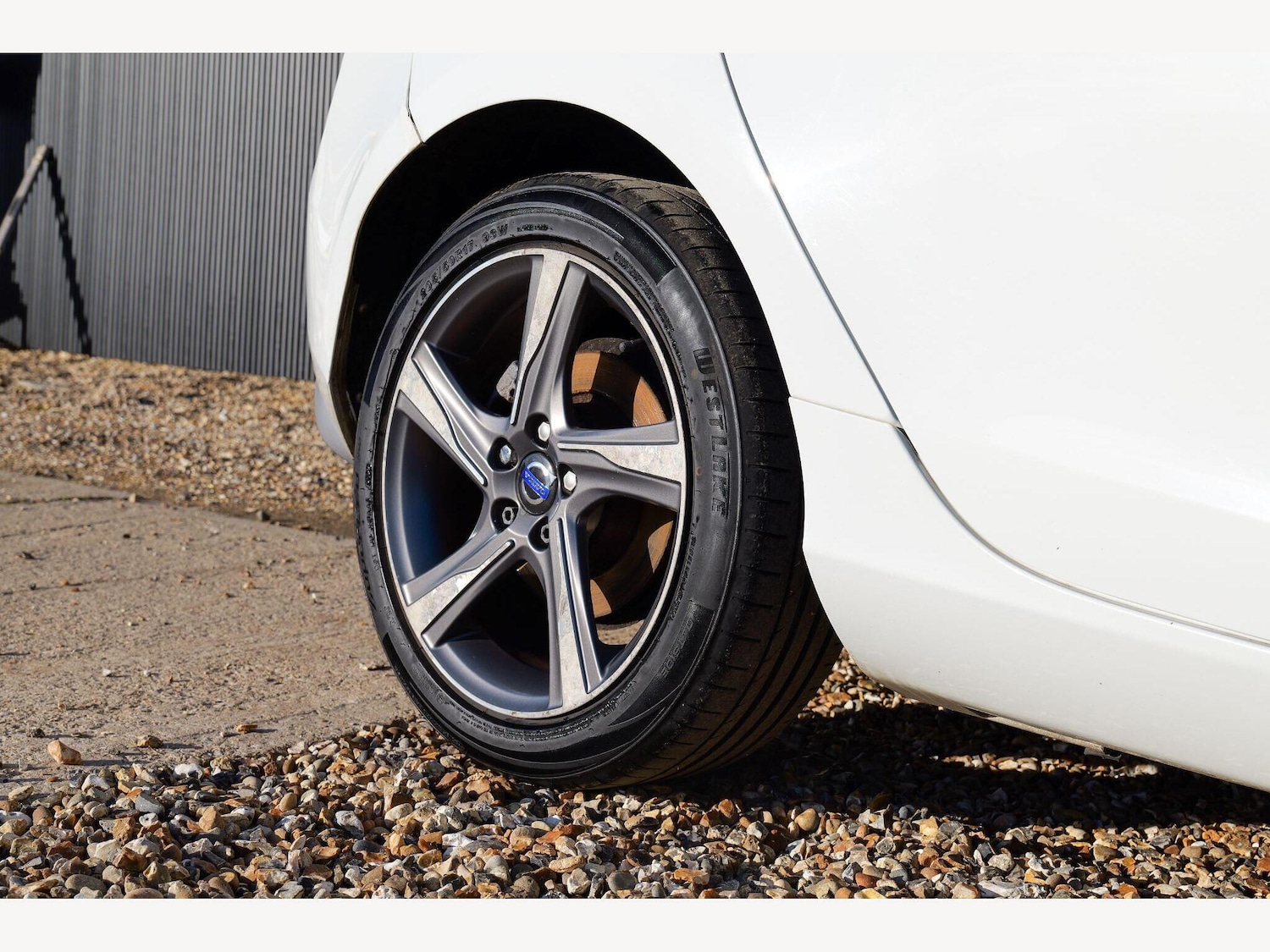 Used Volvo V40 2014 for sale - 77305539: Photo 3