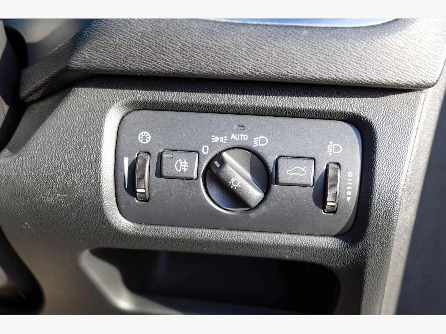 Used Volvo V40 2014 for sale - 77305539: Photo 36