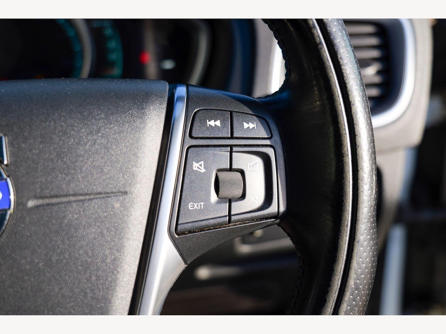 Used Volvo V40 2014 for sale - 77305539: Photo 37