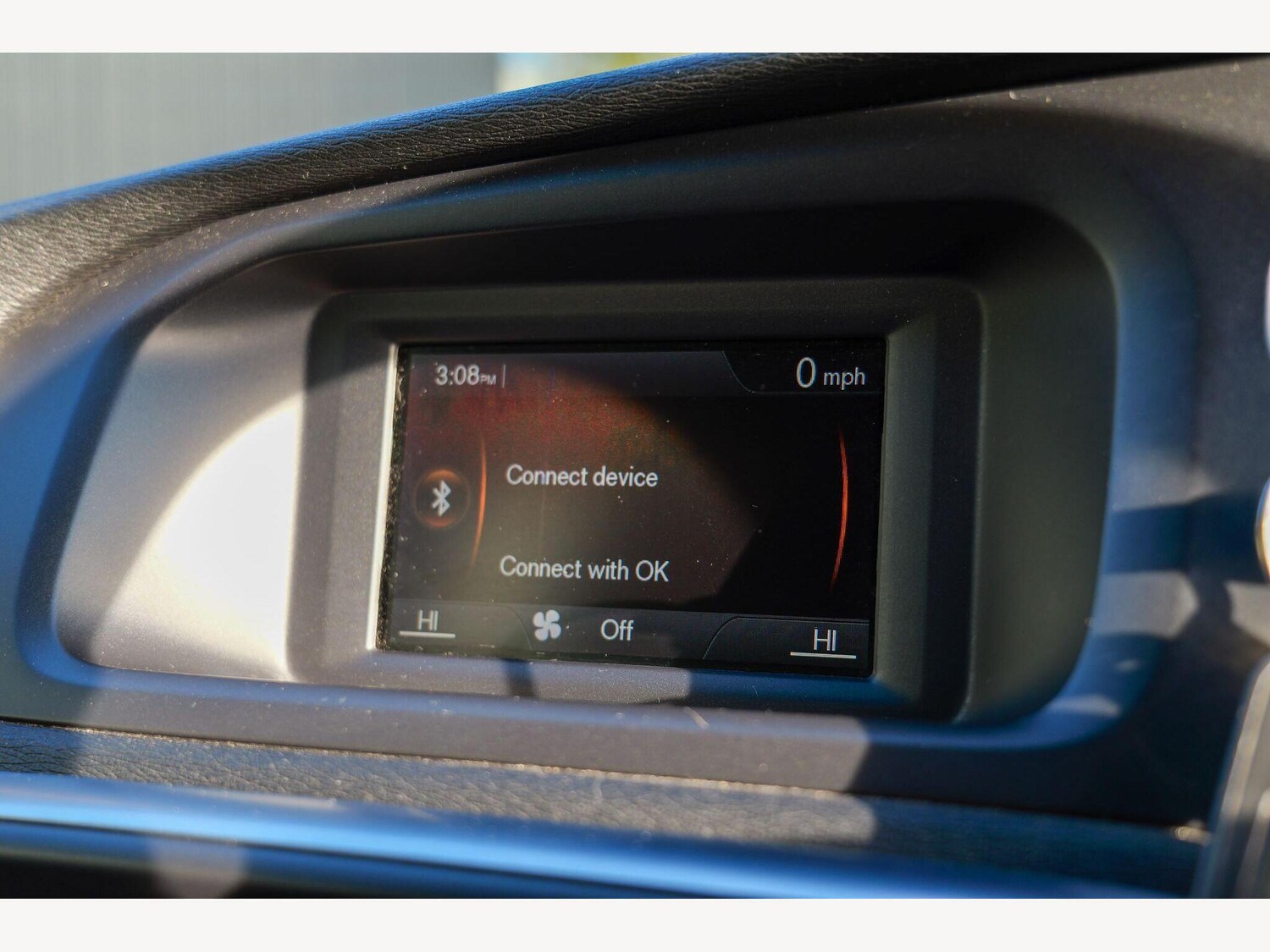 Used Volvo V40 2014 for sale - 77305539: Photo 41