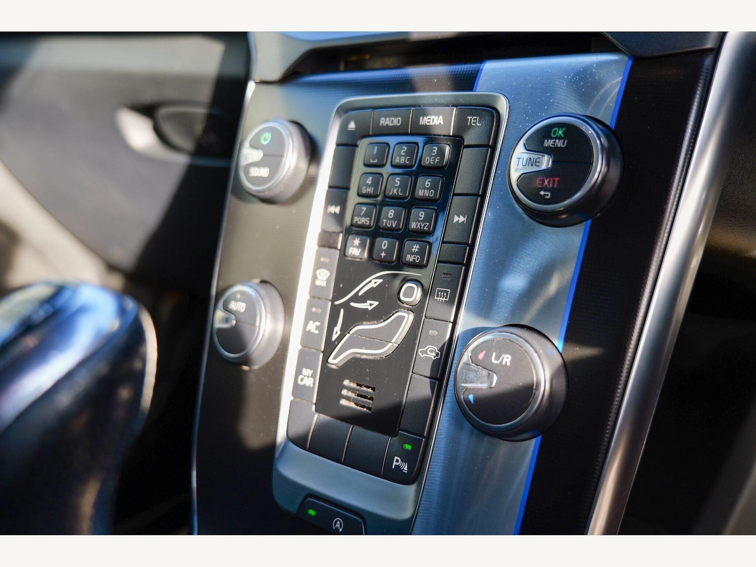 Used Volvo V40 2014 for sale - 77305539: Photo 43