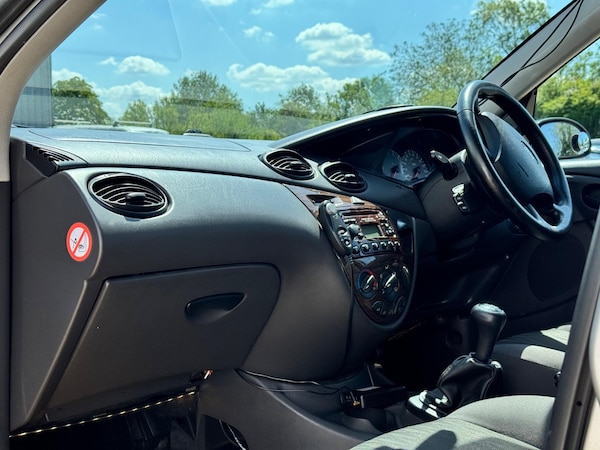 Used Ford Focus 2003 for sale - 76167447: Photo 37
