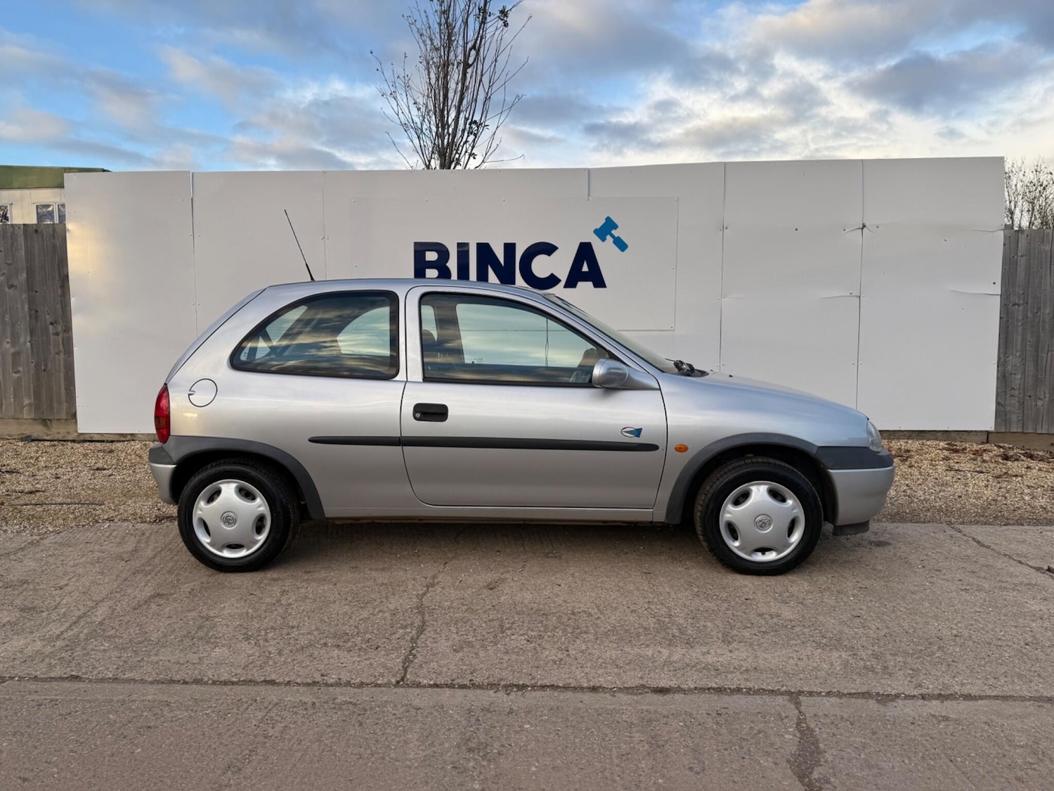 Used Vauxhall Corsa 2000 for sale - 76996230: Photo 2