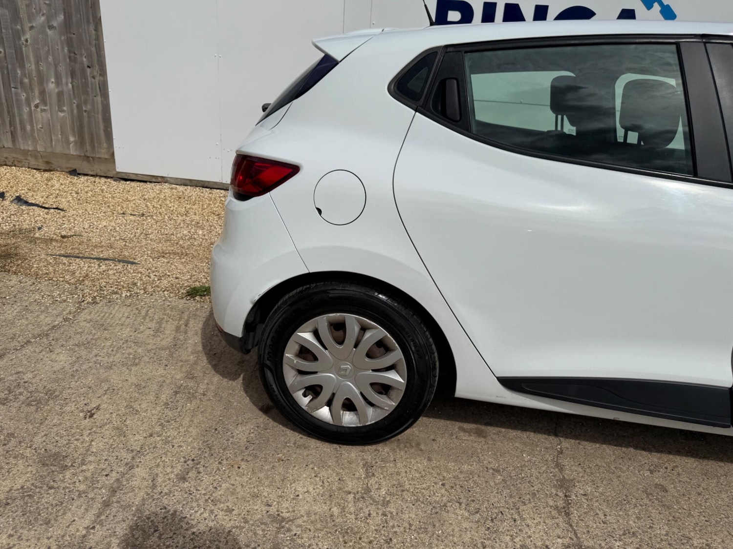 Used Renault Clio 2015 for sale - 76440484: Photo 19
