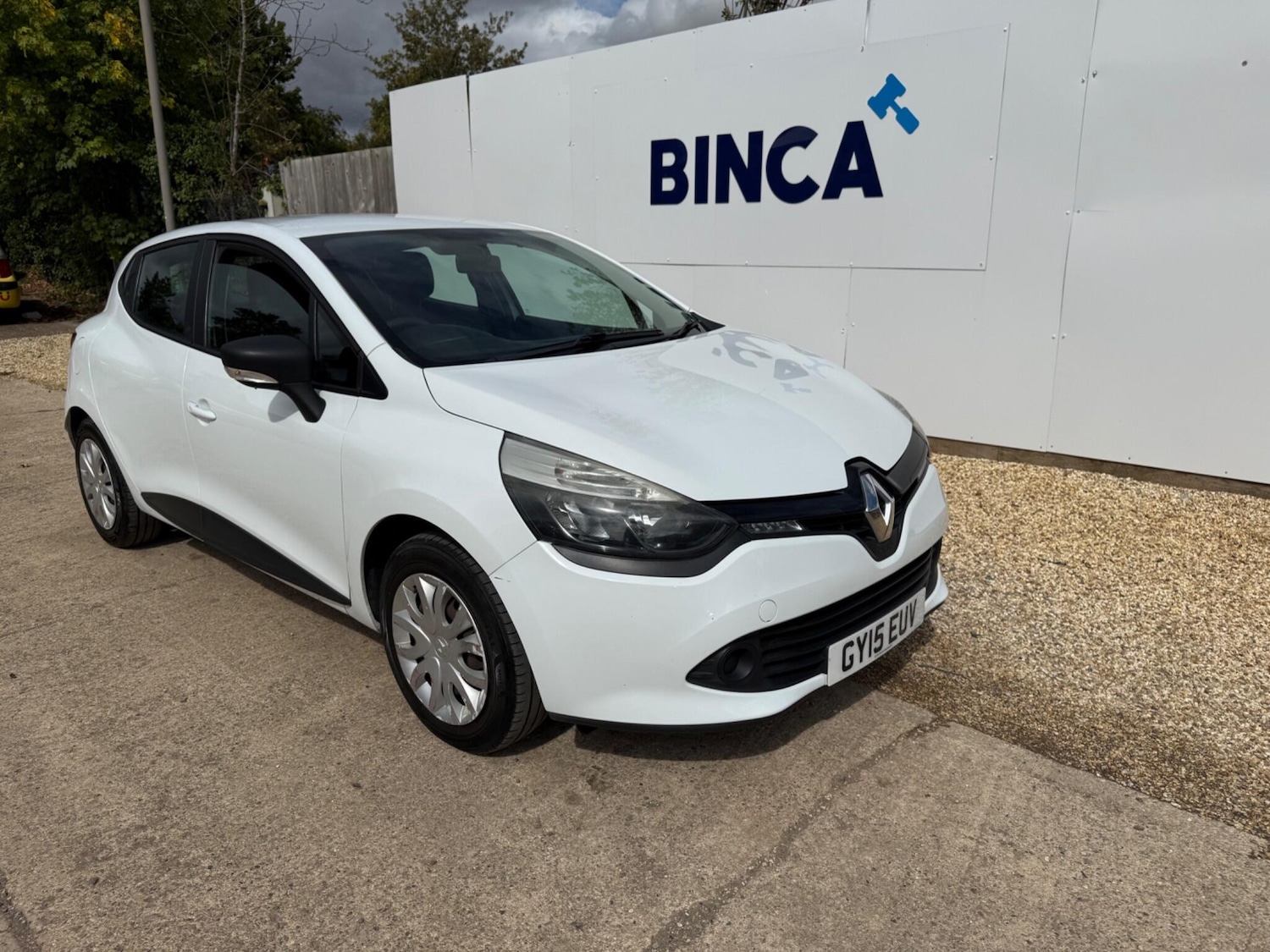 Used Renault Clio 2015 for sale - 76440484: Photo 2