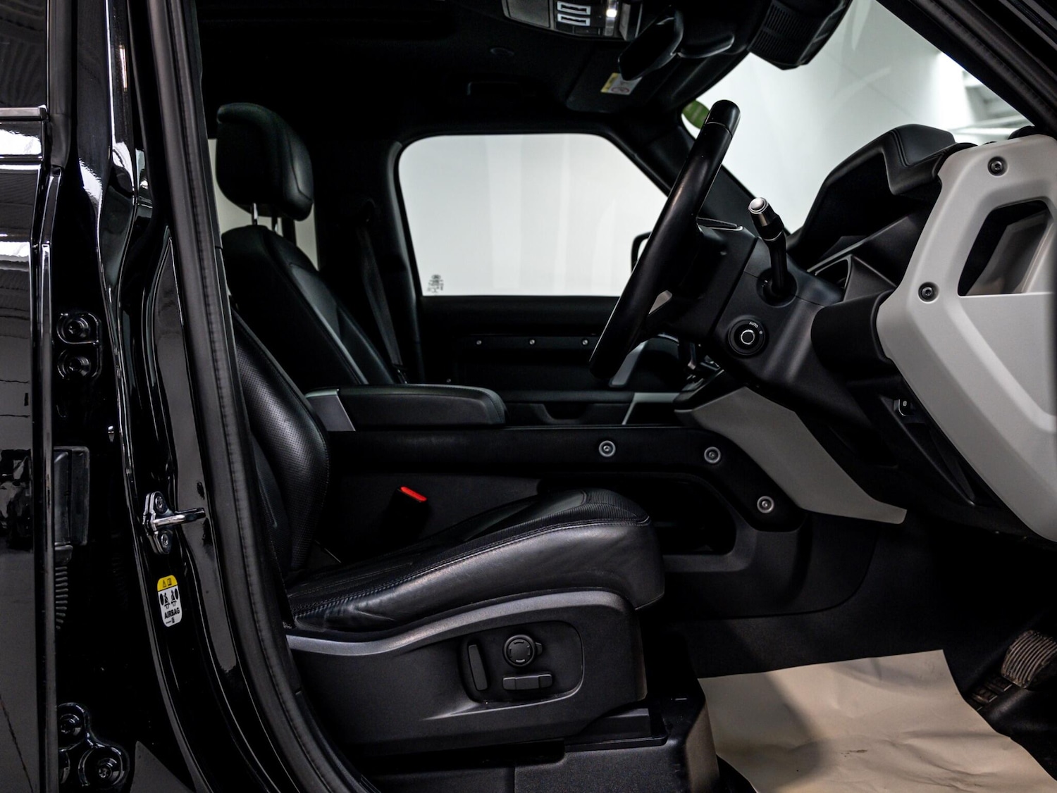 Used Land Rover Defender 110 for sale - 76824038: Photo 21