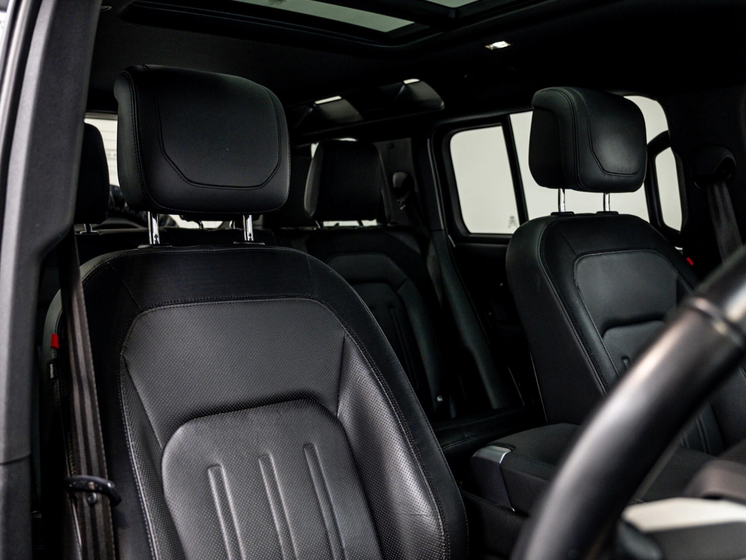 Used Land Rover Defender 110 for sale - 76824038: Photo 22